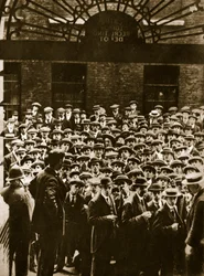 Hvis jeg skulle dø, tenk bare dette om meg..., ca. 1914-18 (sepia-bilde)
